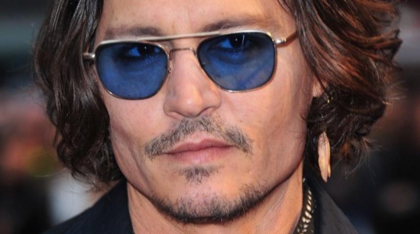 Erkekte K&uuml;pe Modası Ve K&uuml;pe Takmanın En &Ccedil;ok Yakıştığı 12 Erkek &Uuml;nl&uuml;