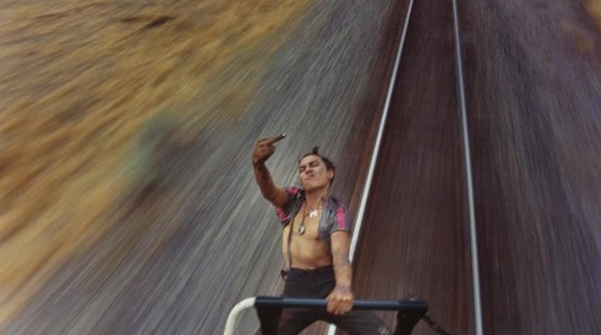 18 Yaşındaki Gen&ccedil; Yıllarca Trenlerde Yaşadı!