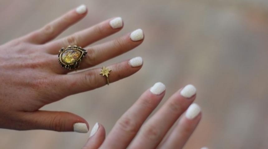 5 Adımda &Uuml;zerine Kar Yağmıs Gibi Tırnaklar