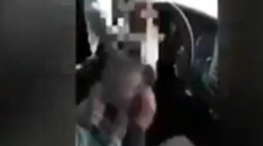 Tayvanlı Baba 1 Aylık Oğlunu Direksiyona Bağladı