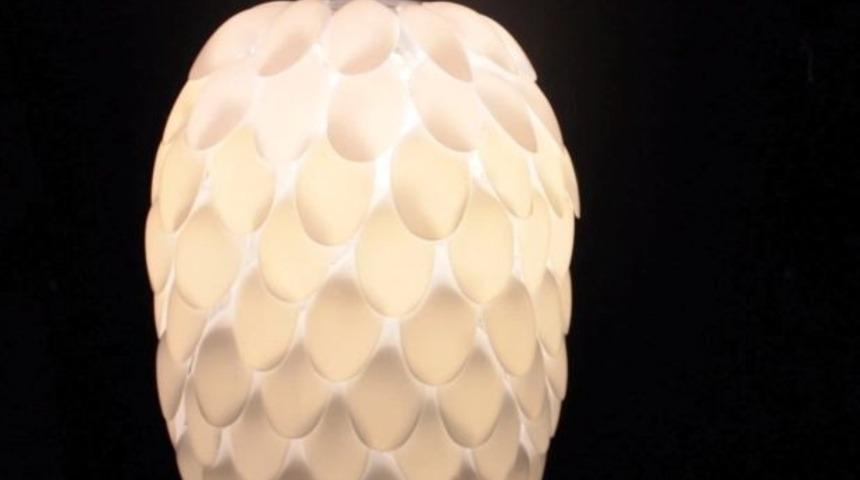 4 Adımda Plastik Kaşıklardan Lamba Yapın