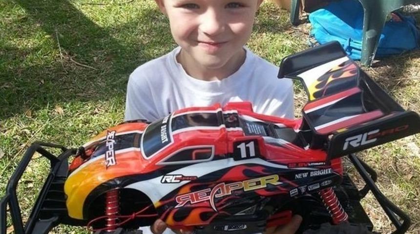 Otizmli K&uuml;&ccedil;&uuml;ğ&uuml;n Doğum G&uuml;n&uuml; Partisine Kimse Gelmeyince Annesi Ona Bir S&uuml;rpriz Yaptı