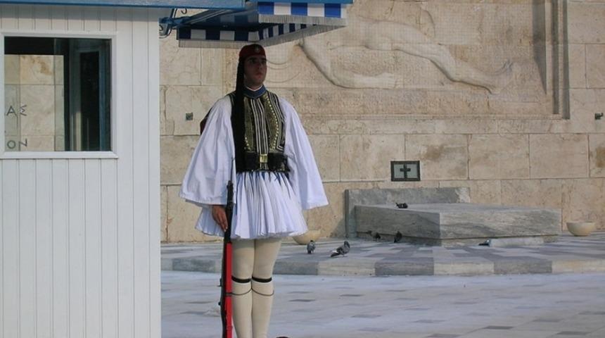 Ancak İddiada Kaybederseniz Giymeyi G&ouml;ze Alacağınız 10 Sa&ccedil;ma Sapan Askeri &Uuml;niforma