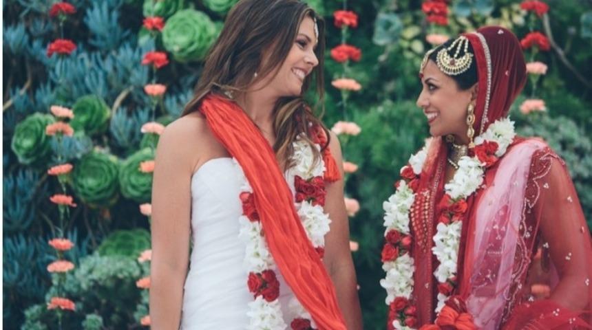 Amerika'nın İlk Lezbiyen-Hindu D&uuml;ğ&uuml;n&uuml;