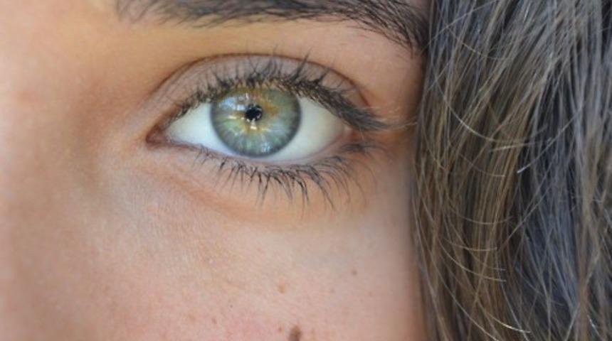 Kahverengi G&ouml;zl&uuml;lerin Daha İyi Olduğuna 24 Kanıt