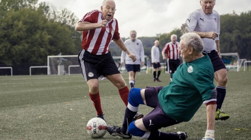 Bu Futbol Takımının En Gen&ccedil; Oyuncusu 70 Yaşında