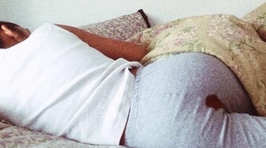 Regl D&ouml;neminde Kanlı Fotoğrafını Instagram'a Koyan Kadının Savaşı