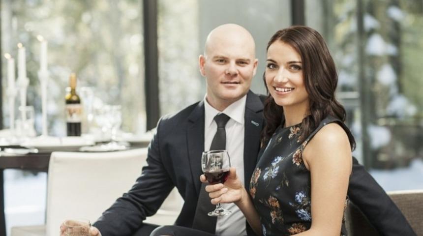 Yaş&ccedil;a B&uuml;y&uuml;k Bir Erkekle Birlikte Olmanız İ&ccedil;in 10 Sebep