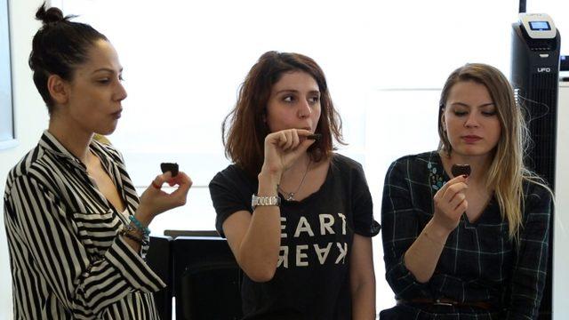 1 Nisan Şakası: Diş Macunlu Püskevit Yutturmaca