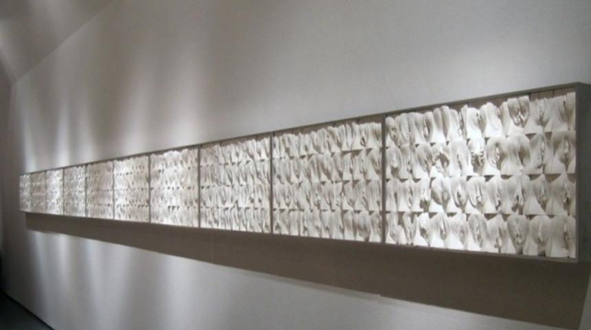 Vajina Sanat&ccedil;ısı 400 Vajinalık Heykelini Tamamladı!