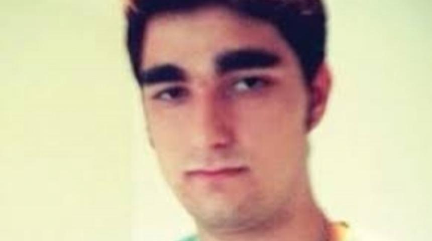 Kaşlarının Arasından Keskin Jilet Mi Ge&ccedil;ti? İdo'nun Kaşlarını &Uuml;nl&uuml; isimlere Montelemece!