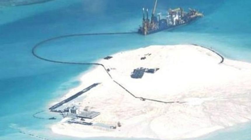 Çin Denizde 'Kum Seddi' İnşa Ediyor