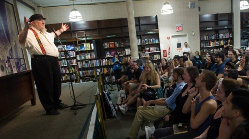 George R.R Martin Buz ve Ateşin Şarkısı Serisinin Son Kitabından Bir B&ouml;l&uuml;m&uuml; Okuyuculara Sundu