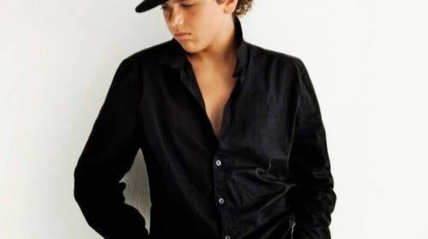 Otizmin Sevgi İle Tedavi Edilebileceğini Kanıtlayan İlk Otistik Fotomodelin Hikayesi