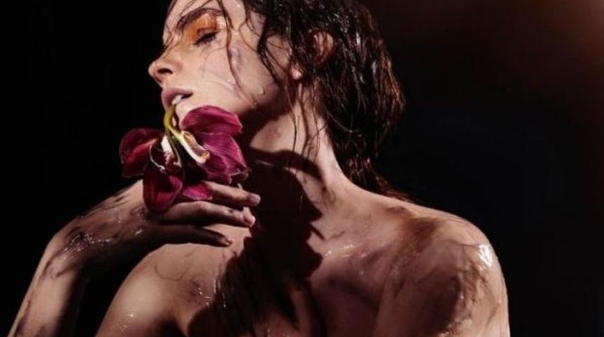 Sosyal Medya Yarı Çıplak Poz Veren Emma Watson'la Yıkılıyor. 