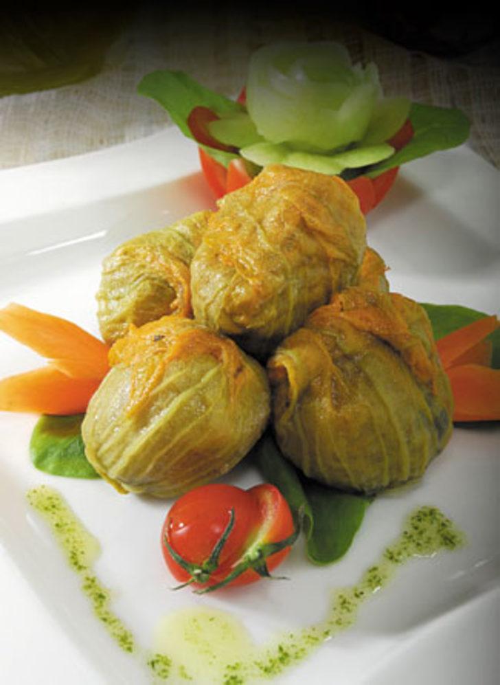 Kabak &Ccedil;i&ccedil;eği Dolması