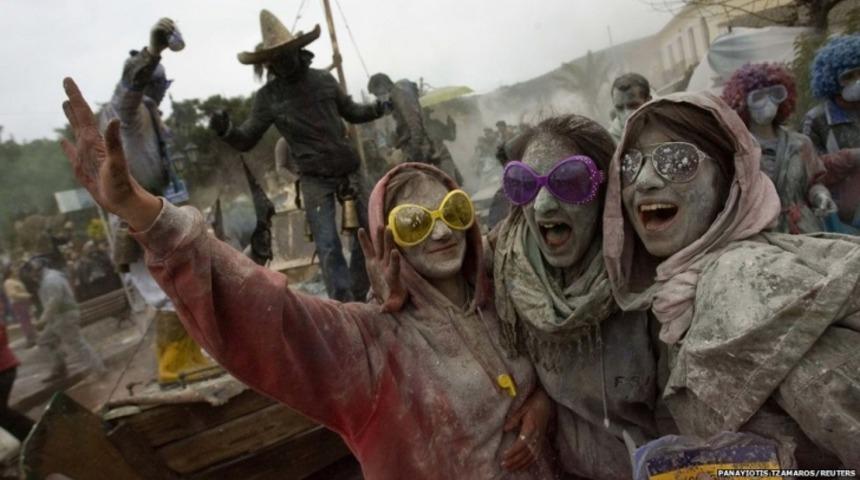 Ekonomik Kriz Yunanların Başına Vurdu. İşte &Ccedil;ılgınlığın Doruklarında Yunan Un Savaşı