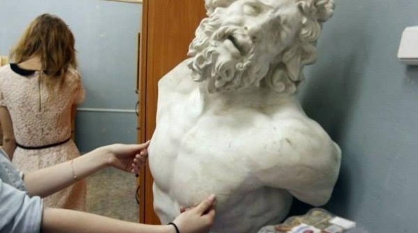 İnternet Trollerinin Katkılarıyla Madara Edilmiş 19 Sanat Eseri