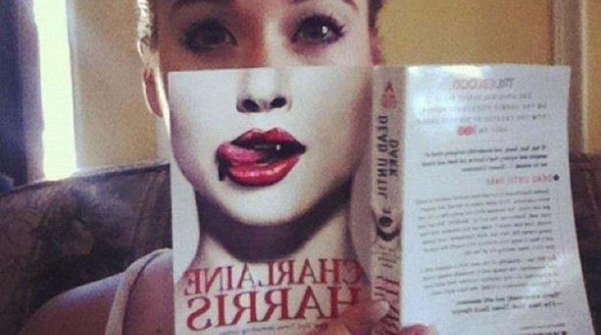 Sosyal Medyanın En Yeni Trendi: BookFace Fotoğraflar