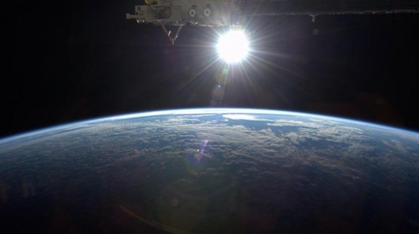 Astronotlar, D&uuml;nya G&uuml;n&uuml;n&uuml; Muhteşem Fotoğraflarla Kutluyor!