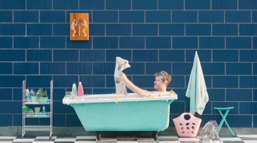 Sokaklarda Bulunan Eşyalarla &Ccedil;ekilen 16 Fotoğraf