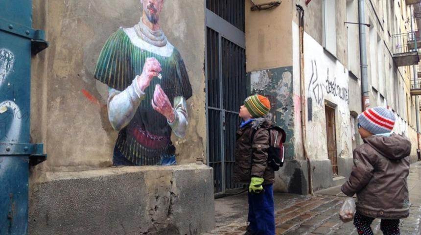 Bu Uluslararası Sanat Projesi Tablolardaki Anonim Fig&uuml;rleri Sokaklara Taşıyor