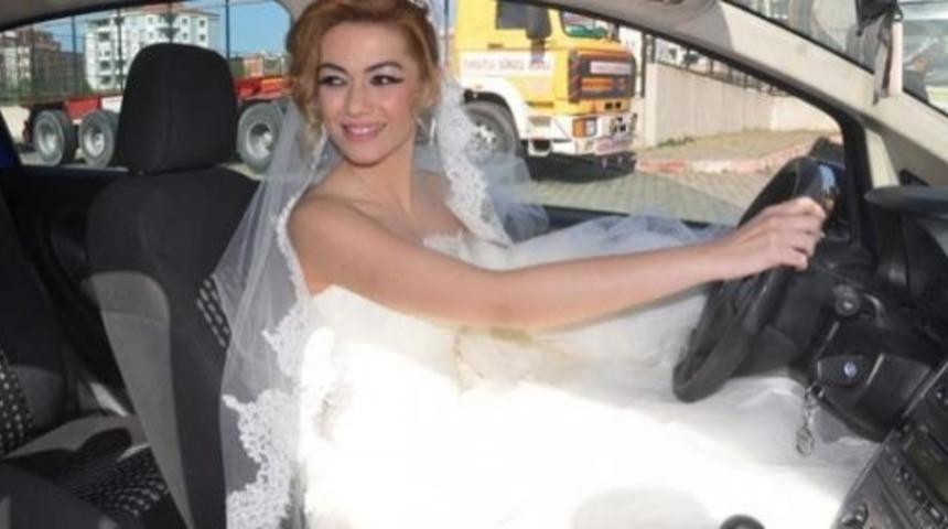 Ehliyet Sınavına Gelinlikle Girdi