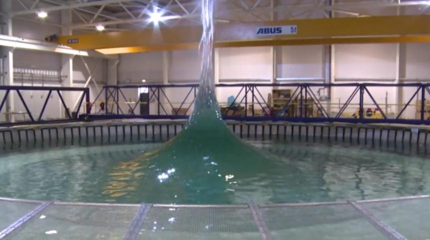 Bu Tankta Ger&ccedil;ekleşen Su Oyunlarına Bayılacaksınız