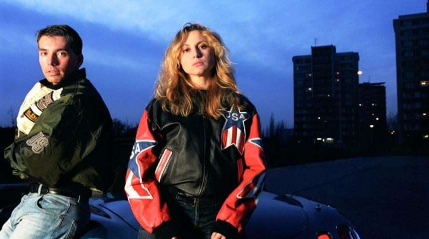 Başka Erkeklerle Olası Yaşamlarını Düşünen Fotoğrafçının Harika İşleri