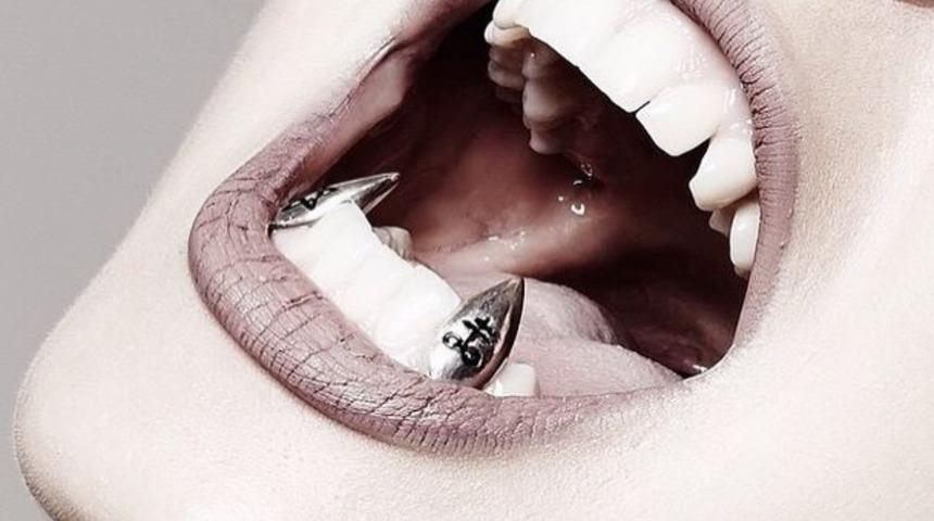 Takı Mı Protez Mi? Ne olduğu Kafaları Karıştıran Bir Japon Moda Akımı Daha