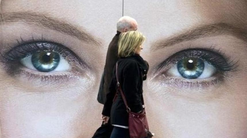 Biri Bizi G&ouml;zetliyorsa Neden Farklı Davranırız?