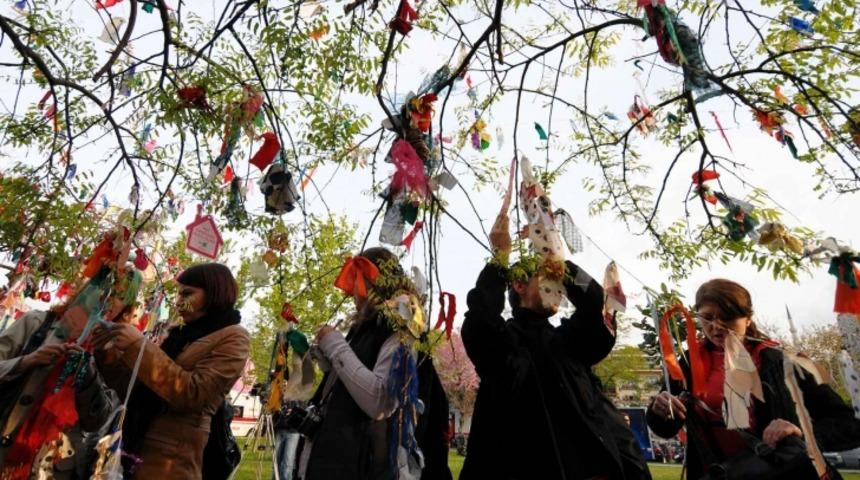 Hıdırellez Dileklerini G&uuml;l Ağacına Asmak Yerine Sosyal Medyadan Twit Attılar!