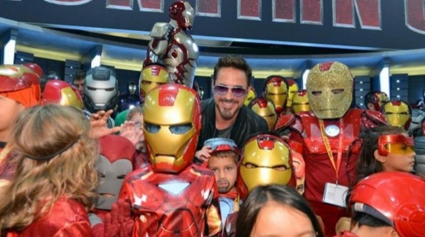 Cosplaycilerin, Cosplayini Yaptıkları Oyuncularla Birlikte Verdikleri Keyifli Pozlar