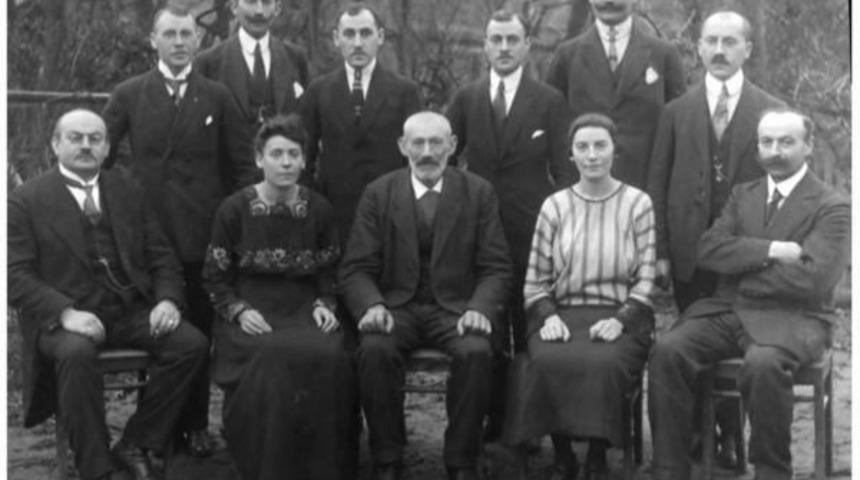 Dünyaya Hükmeden Bu Aileler Bizim Ailelerimize Hiç Benzemiyor! 