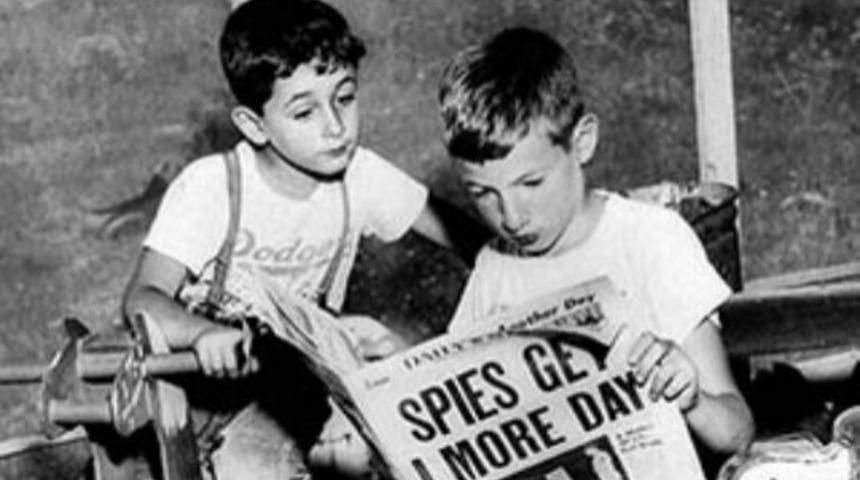 Toplu Taşımada Yanınızdaki İnsanın Okuduğu Şeylerden &Ouml;ğrendiğiniz 11 Şey