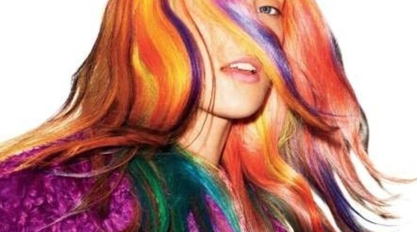 &Ccedil;ılgın Sa&ccedil; Renkleri Denemelerinde Bulunmuş &Uuml;nl&uuml;ler