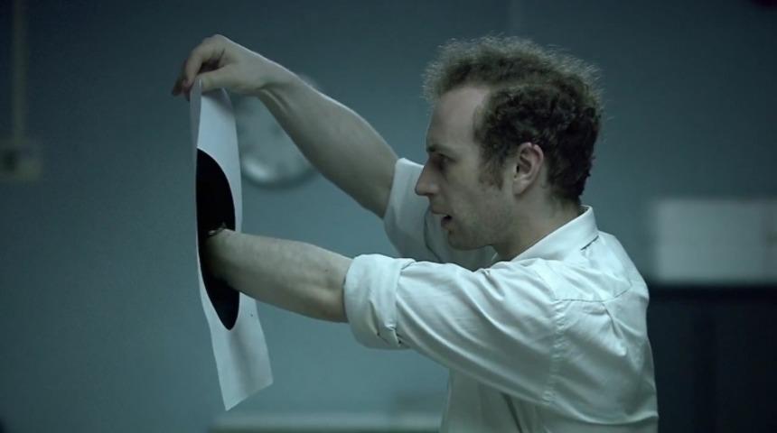 Şirket Kasasını Soyarken Kasada Kilitli Kaldı!