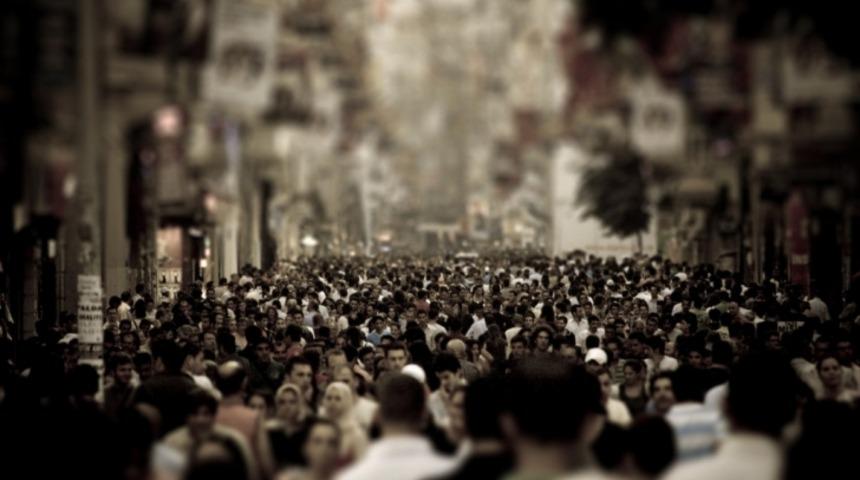 Karanlık Edebiyatın Acımasız Yazarı Hakan G&uuml;nday'dan 14 Zifiri S&ouml;z