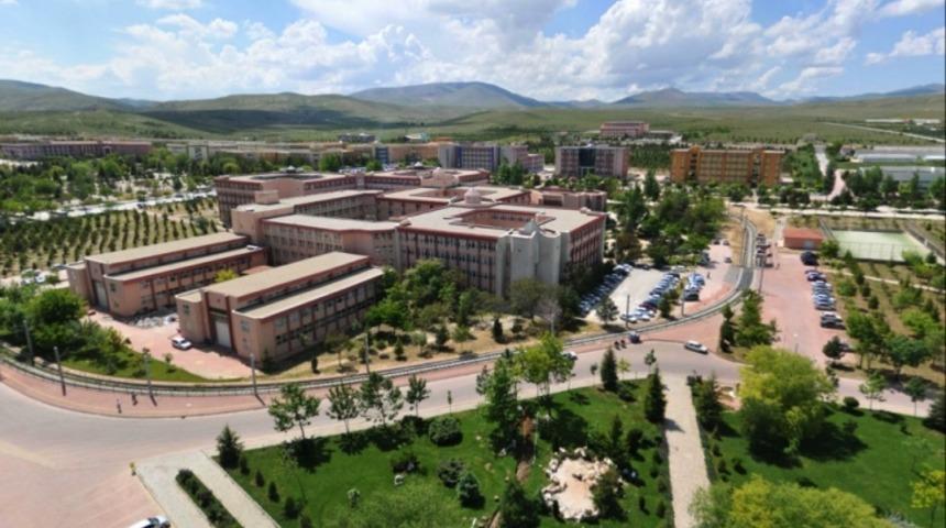 T&uuml;rkiye&rsquo;deki &Uuml;niversiteler Hakkında İlkler