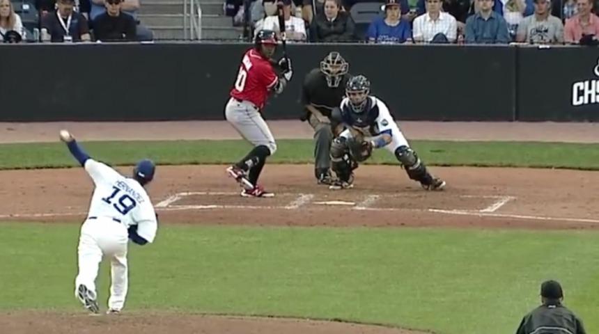 Beyzbol Topunu &Ouml;yle Bir Yakaladı ki...