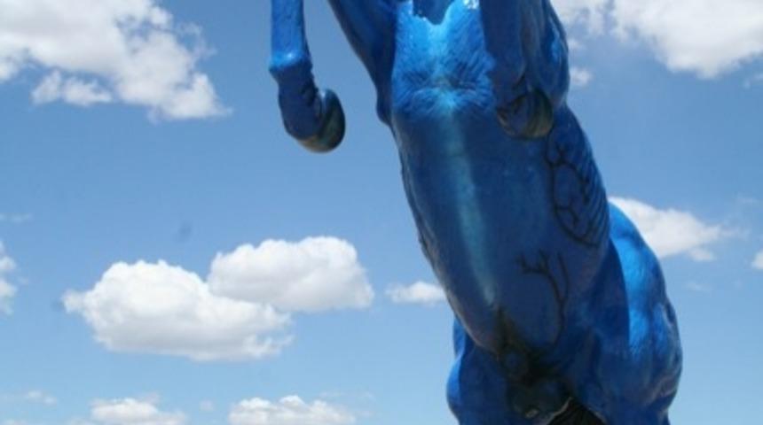 &Ccedil;evrelerine Verdikleri Rahatsızlığı Hi&ccedil; Umursamayan Rahatsız Heykeller