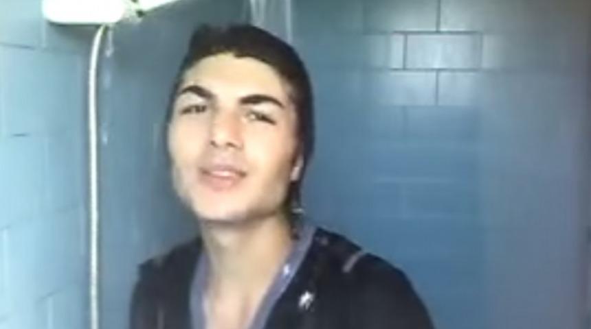 Duşta Şarkı S&ouml;yleyen T&uuml;rke Yıllar Sonra Yabancı Rakip Geldi!