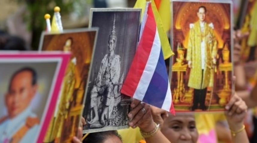 Tayland'ın 87 Yaşındaki Kralı Hastahaneye Geri D&ouml;nd&uuml;