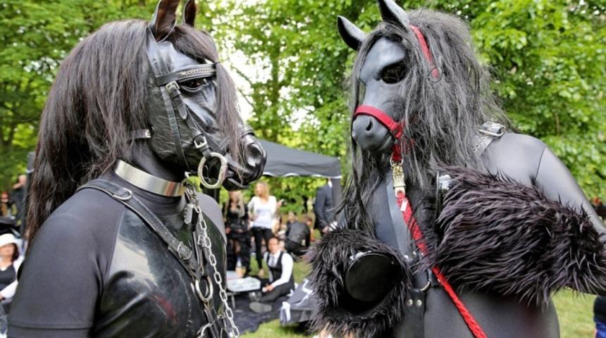 15 İle 17 Yaş Ergenlik Sorunlarını Kafasından Atamamış Gotik Kızlar Eklesin! 