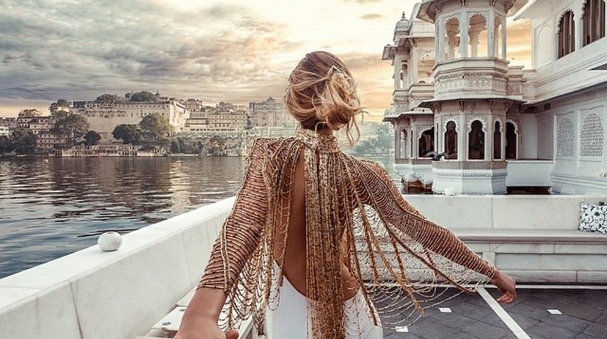 "Tut Kolumdan &Ccedil;ek G&ouml;t&uuml;r Beni" Diyen &Ccedil;ift Sonunda Evlendi