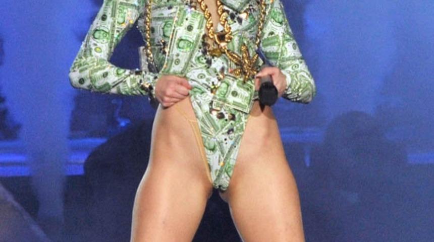 Miley Cyrus'ın Sahnede Yaptığı  20 Yaramazlık