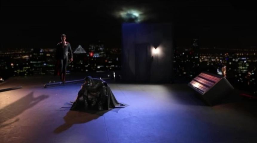 Batman v. Superman &Ccedil;ıkmadı, Ama Pornosu Şimdiden Raflarda!