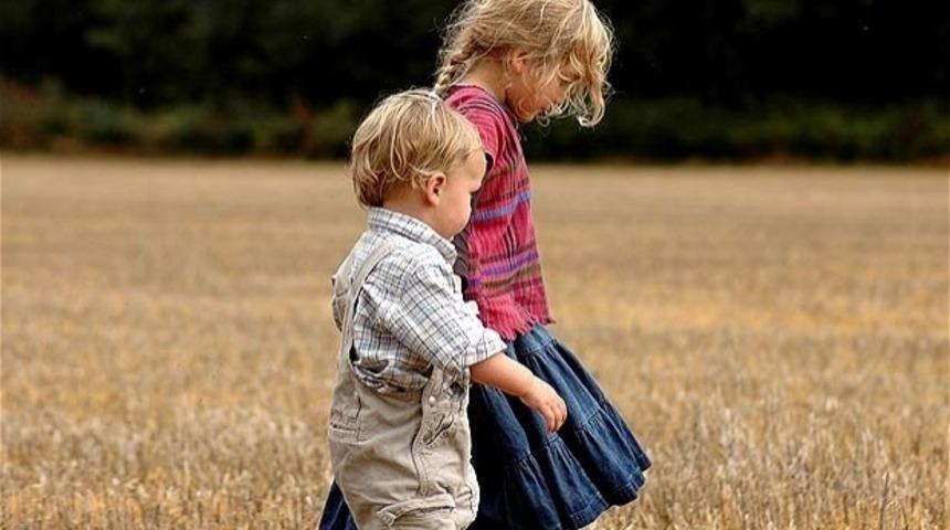 Sadece Küçük Erkek Kardeşiyle İyi Bir İlişkisi Olan Ablaların Anlayacağı 10 Şey