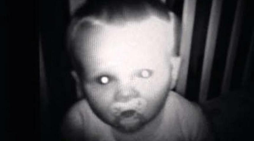 Uyuyor Sanılırken Aslında Hi&ccedil; De Uyumuyor Oldukları Bebek Kamerasıyla Ortaya &Ccedil;ıkmış Bebekler