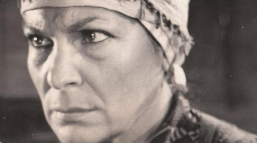 T&uuml;rk Sinema Tarihinin K&ouml;t&uuml;l&uuml;kten K&ouml;t&uuml;l&uuml;ğe Koşmuş Efsane 5 Aktrisi